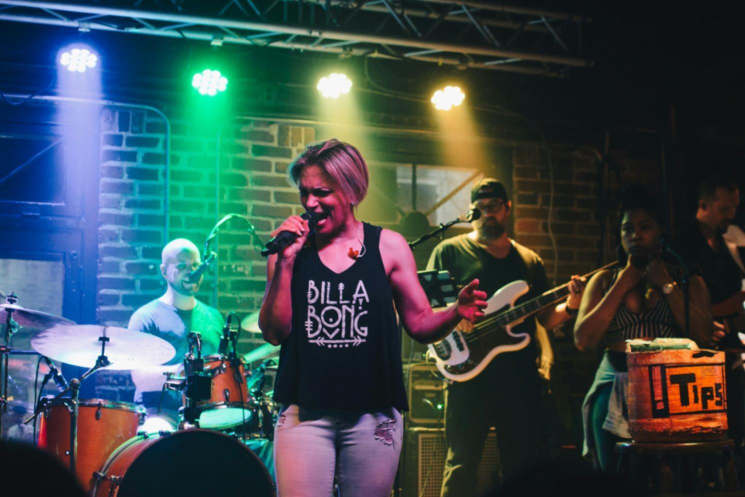 Студия звукозаписи с профессиональным оборудованием